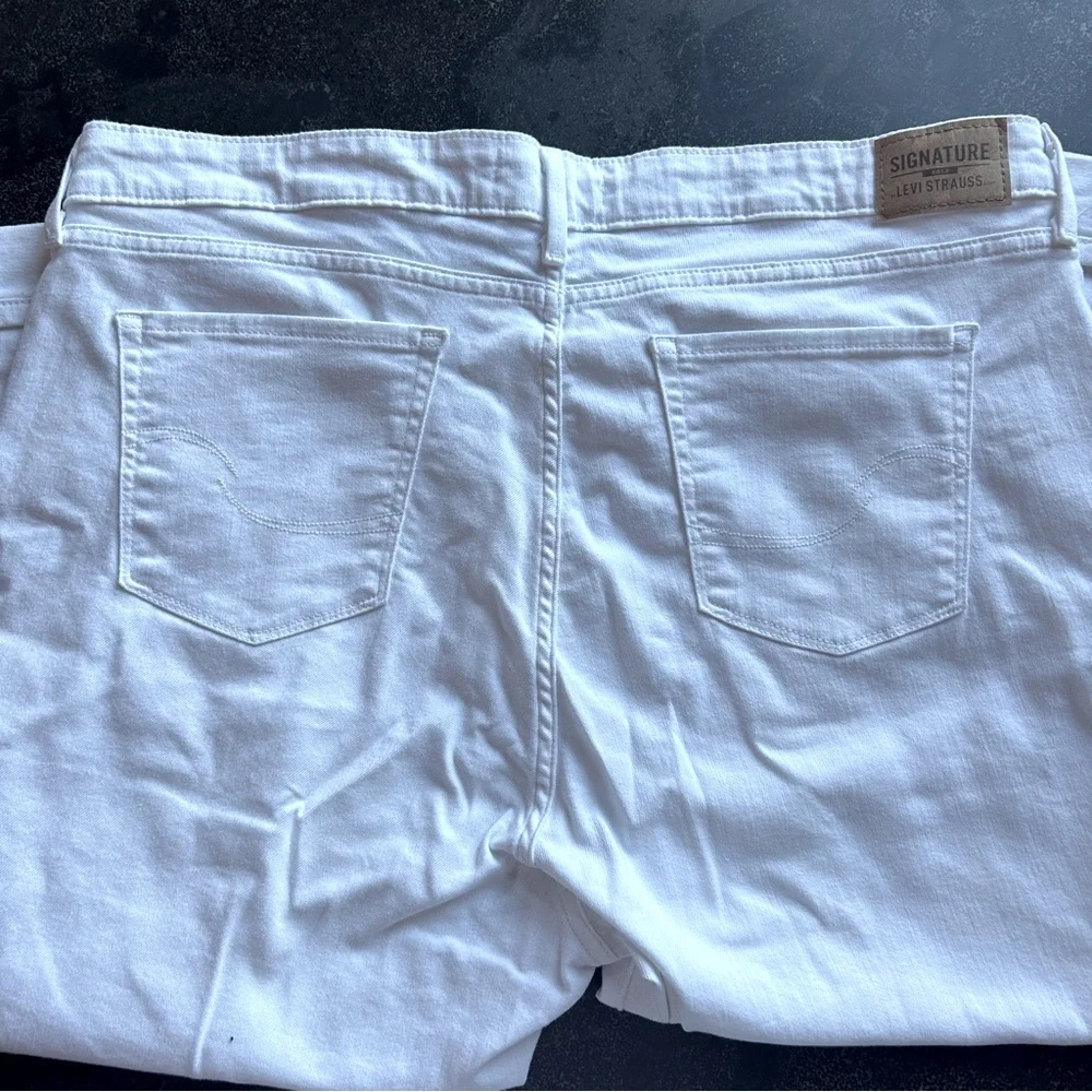 Levi Strauss Signature Mid-Rise Capri - Size 18W - Picture 5 of 9